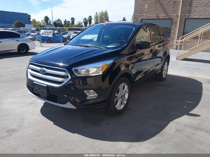 Vin: 1fmcu9gd3kua80884, lot: 46592800, ford escape se 20192