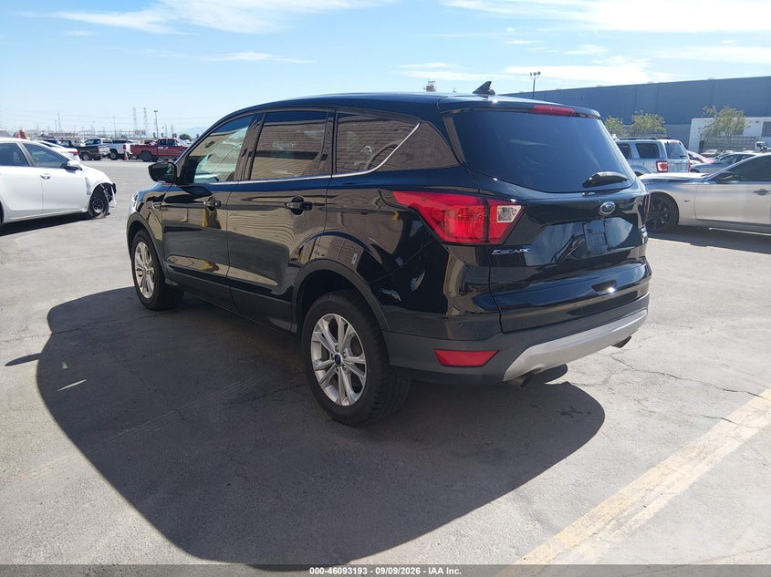 Vin: 1fmcu9gd3kua80884, lot: 46592800, ford escape se 20193