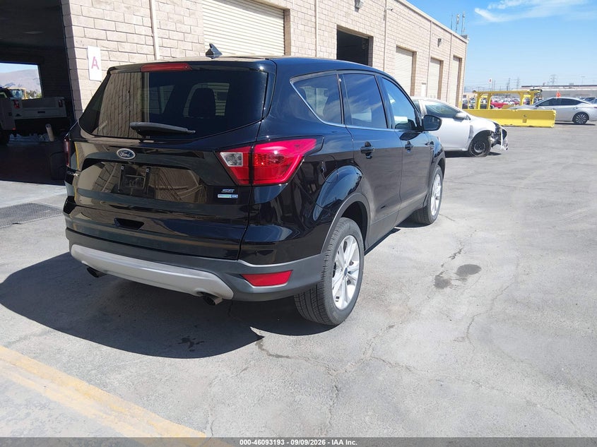 Vin: 1fmcu9gd3kua80884, lot: 46592800, ford escape se 20194