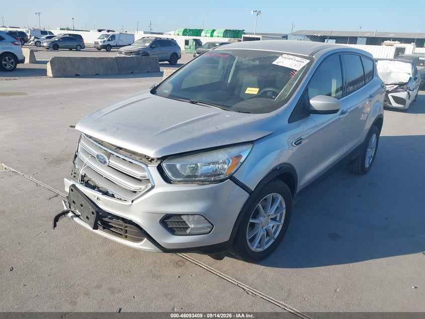 Vin: 1fmcu0gd7hud40112, lot: 46593017, ford escape se 20172