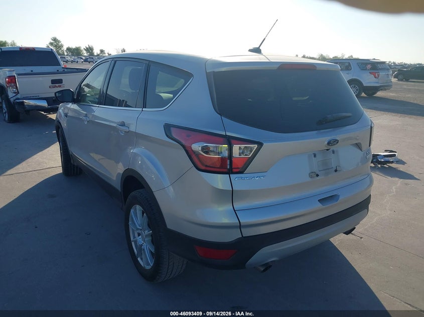 Vin: 1fmcu0gd7hud40112, lot: 46593017, ford escape se 20173