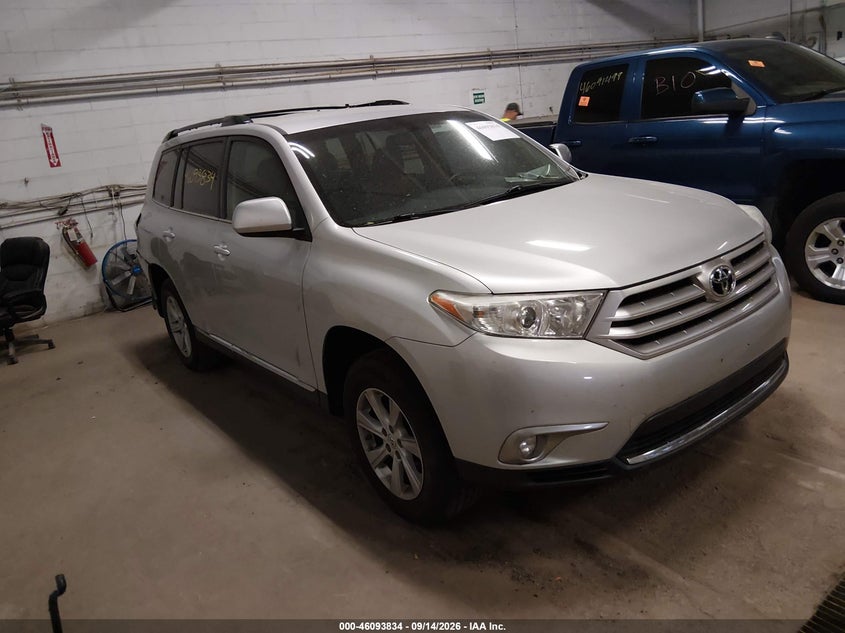 Vin: 5tdbk3eh9cs167350, lot: 46593441, toyota highlander base v6 2012 img_1