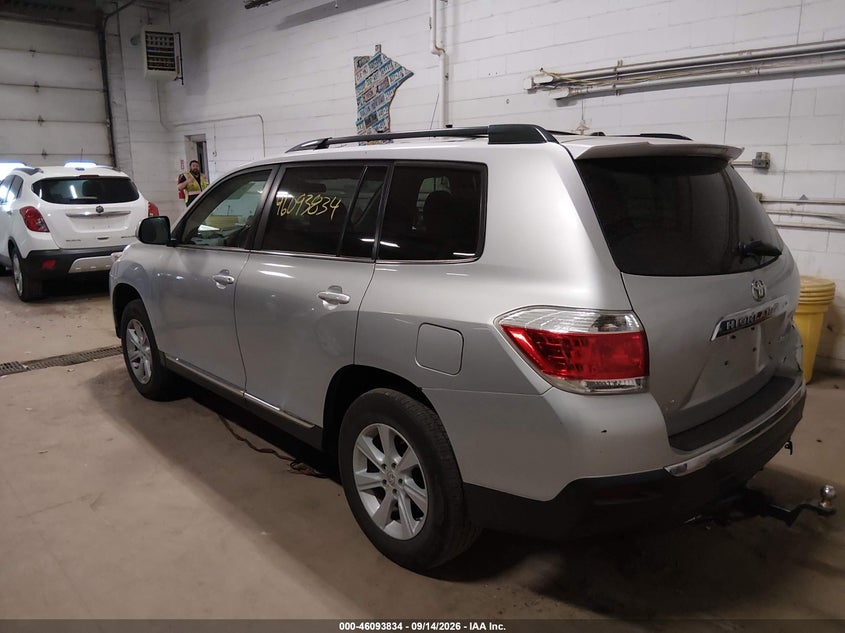 Vin: 5tdbk3eh9cs167350, lot: 46593441, toyota highlander base v6 20123