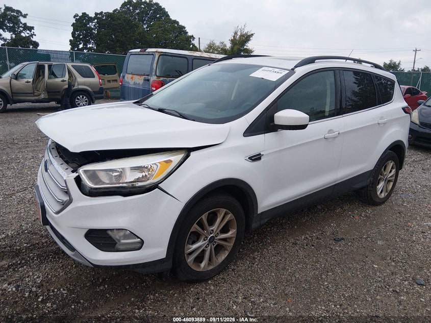 Vin: 1fmcu9gd5jua73093, lot: 46593496, ford escape se 20182