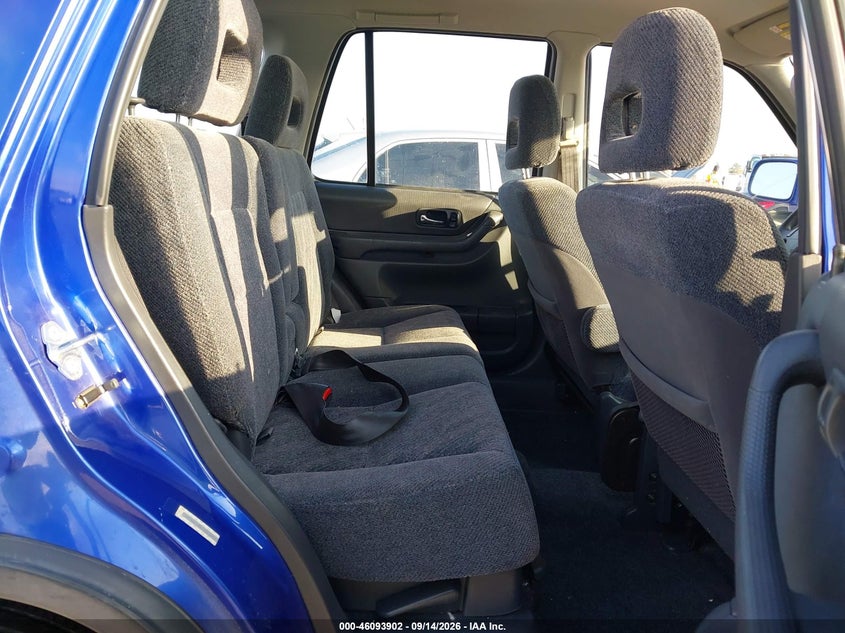 HONDA CR-V 2001 VIN JHLRD18601C044657