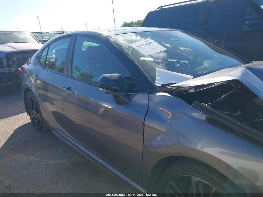 TOYOTA CAMRY - zdjęcie 13