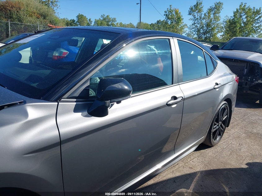 TOYOTA CAMRY - zdjęcie 14