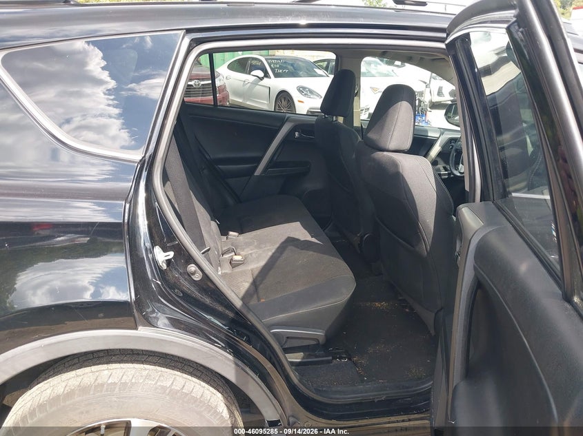 2018 TOYOTA RAV4 auction photo 8