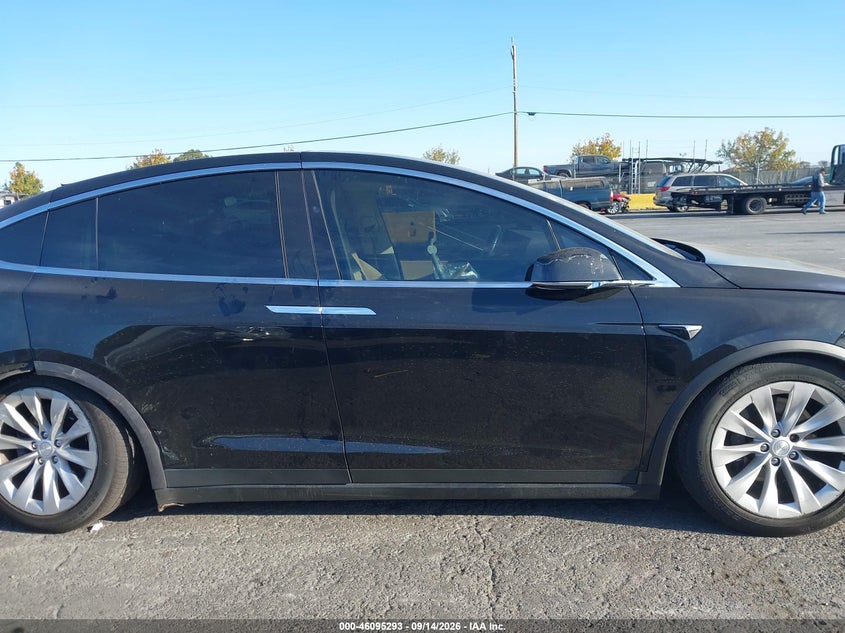 TESLA MODEL X - zdjęcie 12