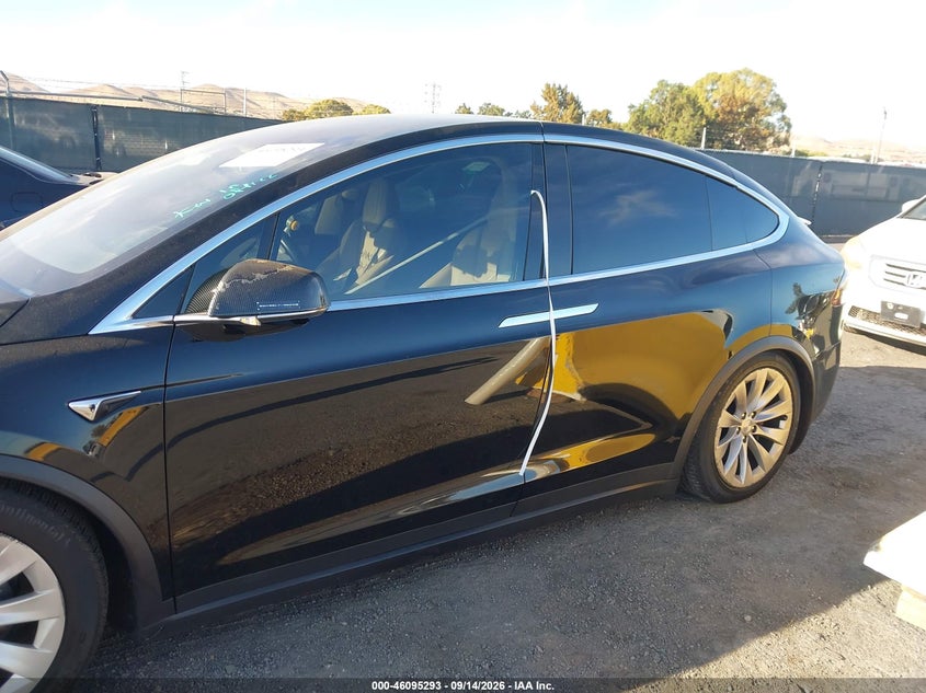 TESLA MODEL X - zdjęcie 13