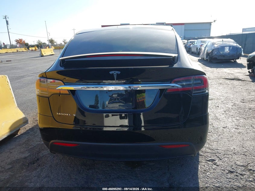 TESLA MODEL X - zdjęcie 15