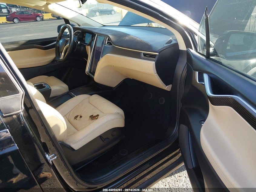 TESLA MODEL X - zdjęcie 5