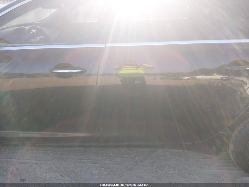 JAGUAR XJ 2011 VIN SAJWA2GB2BLV02635