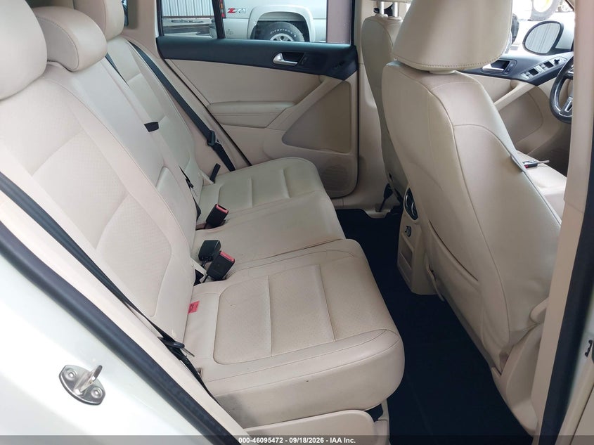 2015 VOLKSWAGEN TIGUAN auction photo 8