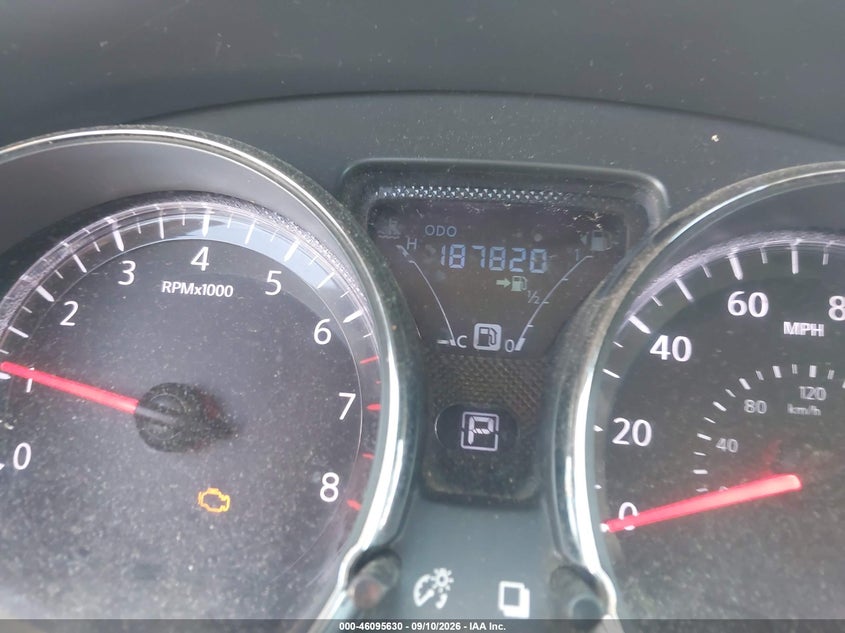 2016 NISSAN VERSA auction photo 7