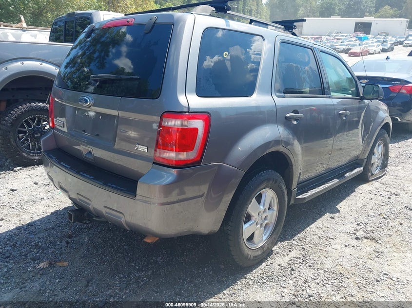 Vin: 1fmcu0dg2aka72523, lot: 46595567, ford escape xlt 20104