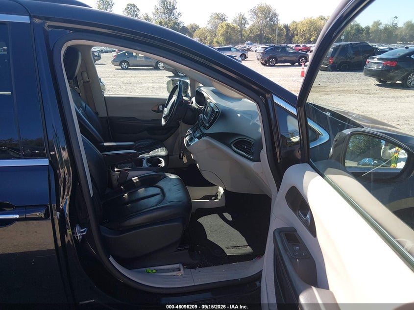 2017 CHRYSLER PACIFICA auction photo 5