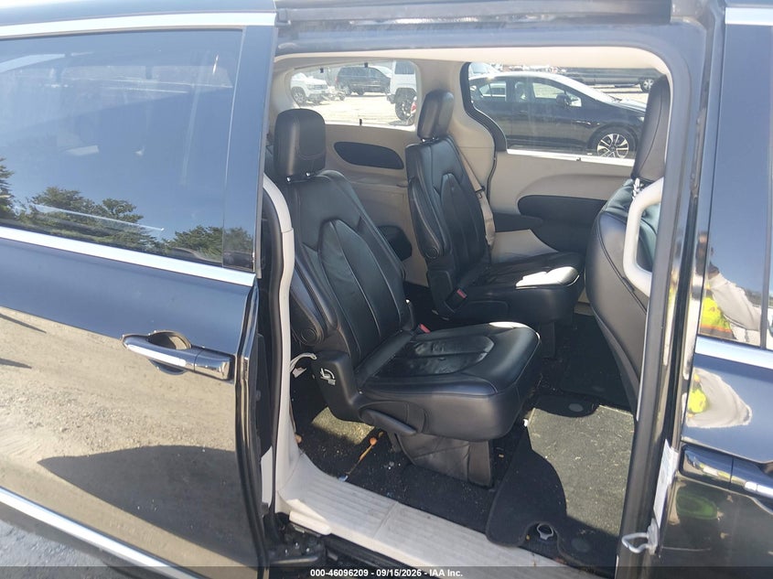 2017 CHRYSLER PACIFICA auction photo 8
