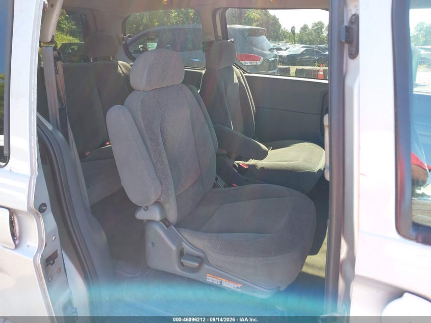 2002 NISSAN QUEST auction photo 8
