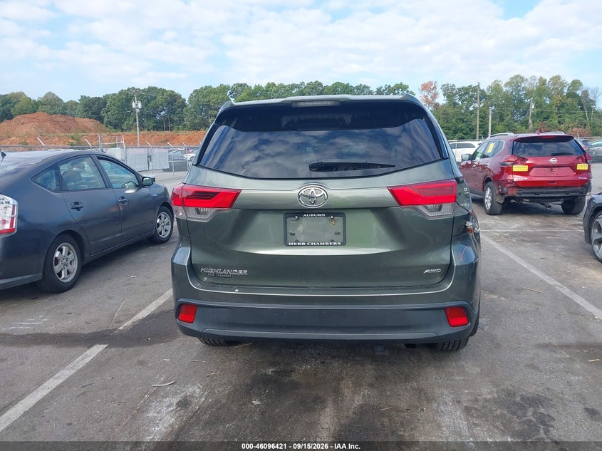 TOYOTA HIGHLANDER - zdjęcie 17