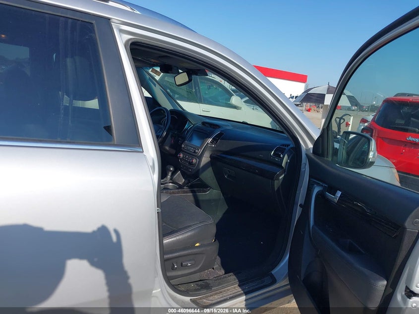 2014 KIA SORENTO auction photo 5