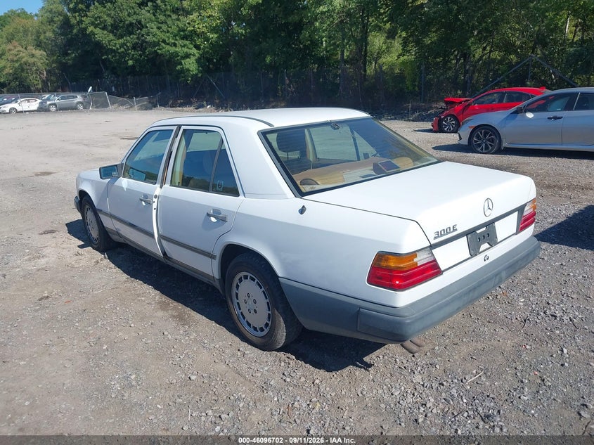 MERCEDES-BENZ 300 1988 VIN WDBEA30D7JA731493