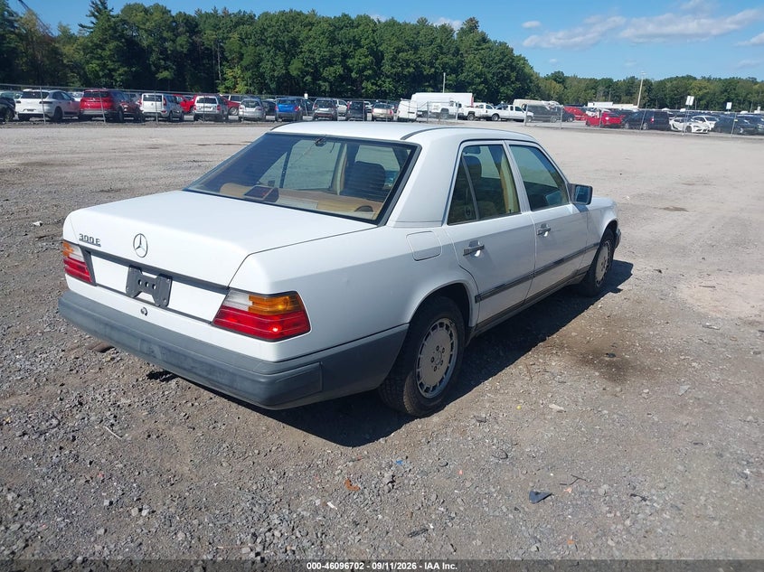 MERCEDES-BENZ 300 1988 VIN WDBEA30D7JA731493
