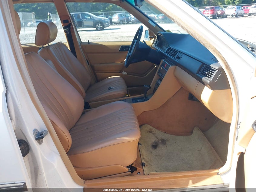 MERCEDES-BENZ 300 1988 VIN WDBEA30D7JA731493