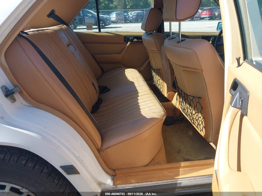 1988 MERCEDES-BENZ 300 auction photo 8