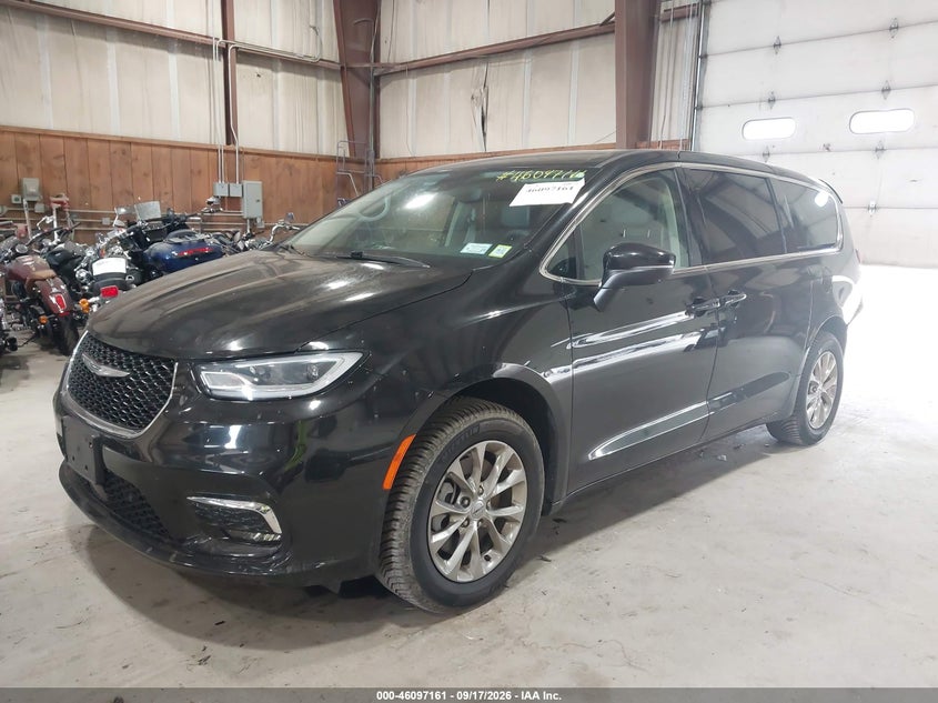 Vin: 2c4rc3bg4pr523662, lot: 46596819, chrysler pacifica touring l awd 20232