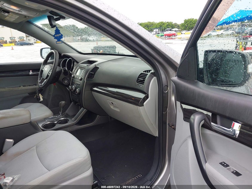 2013 KIA SORENTO auction photo 5