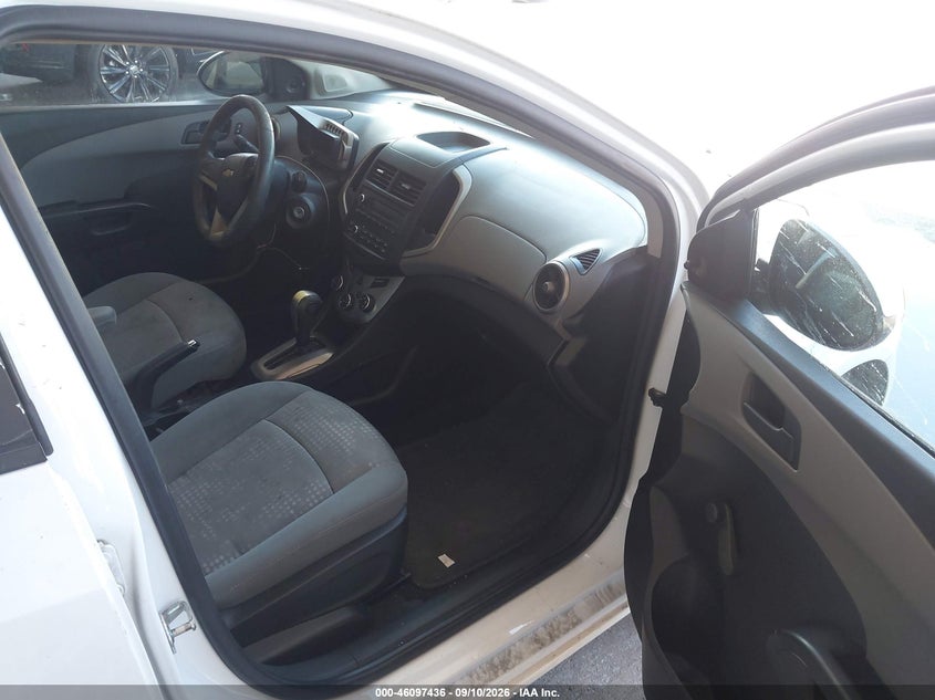 2016 CHEVROLET SONIC auction photo 5