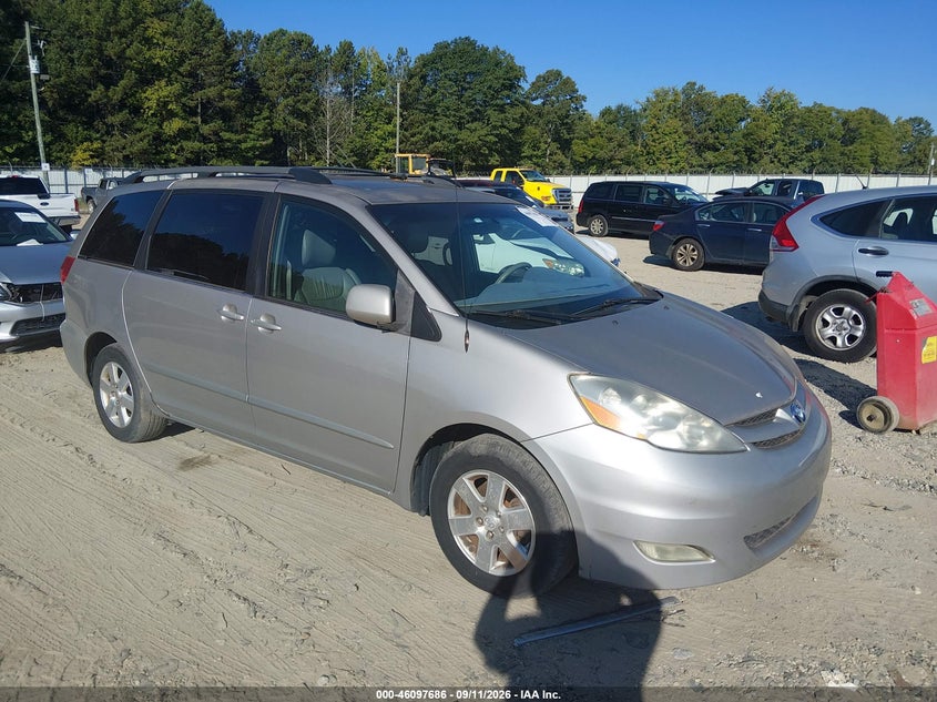 2009 TOYOTA SIENNA auction photo 1