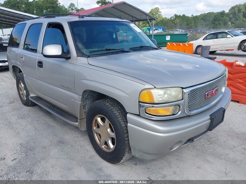 2004 GMC YUKON auction photo 1