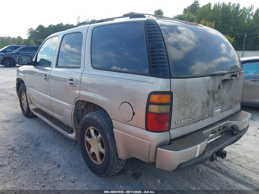 2004 GMC YUKON auction photo 3