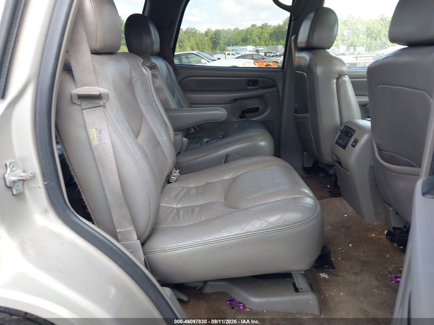2004 GMC YUKON auction photo 8