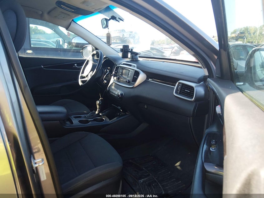 2016 KIA SORENTO auction photo 5
