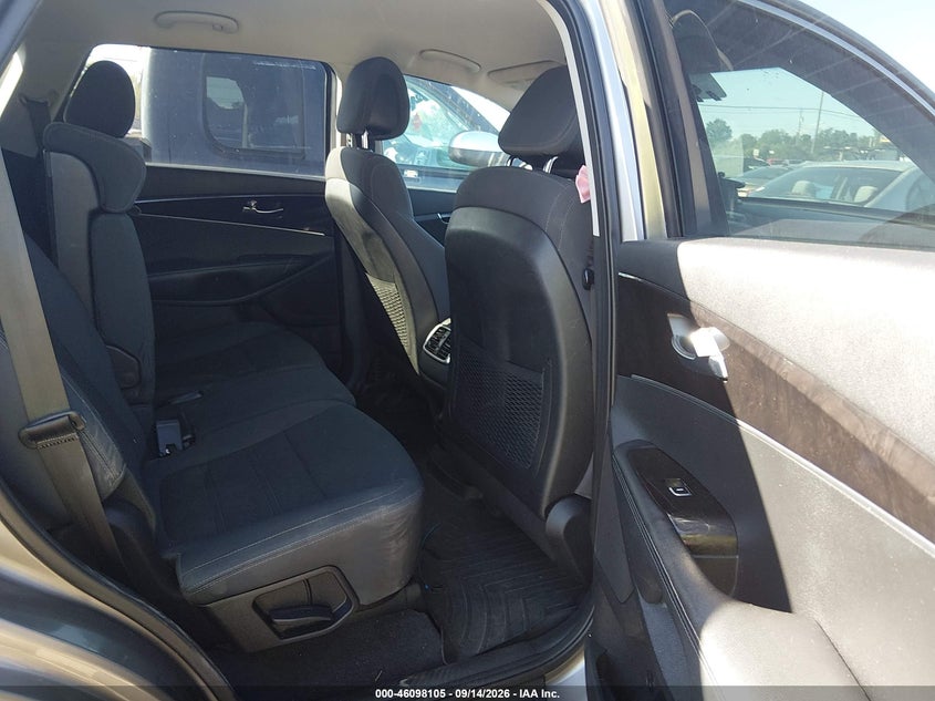 2016 KIA SORENTO auction photo 8