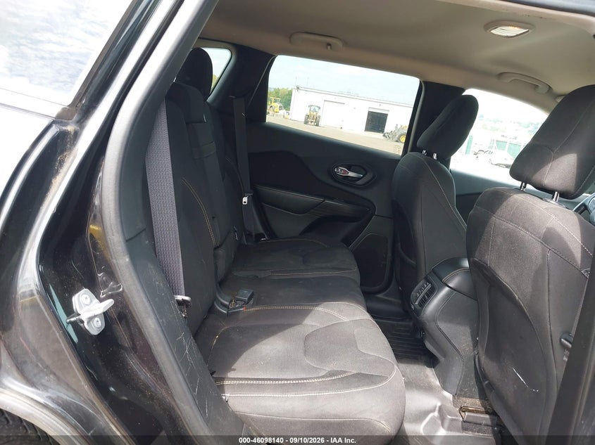 2015 JEEP CHEROKEE auction photo 8