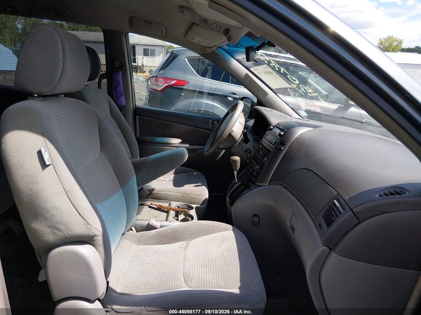 2006 TOYOTA SIENNA auction photo 5