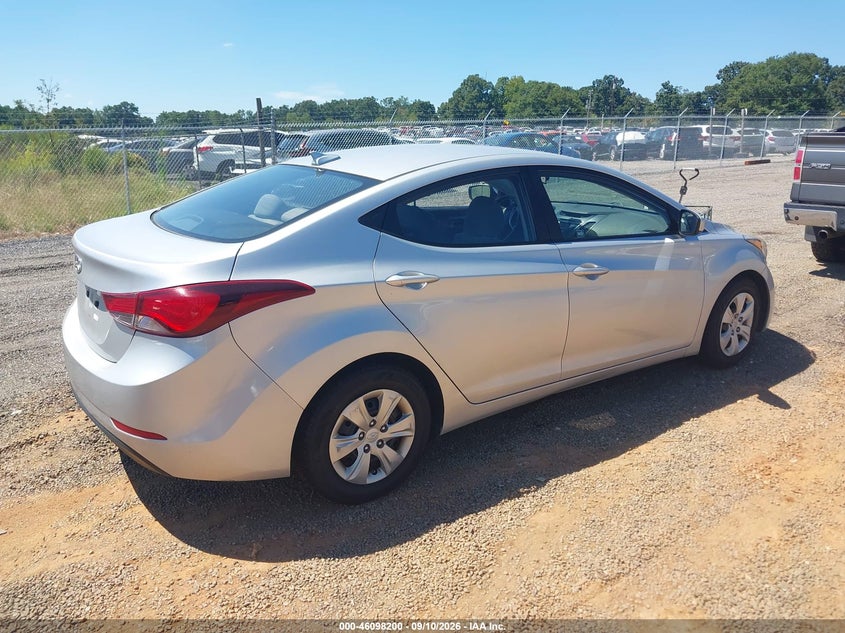 2016 HYUNDAI ELANTRA auction photo 4