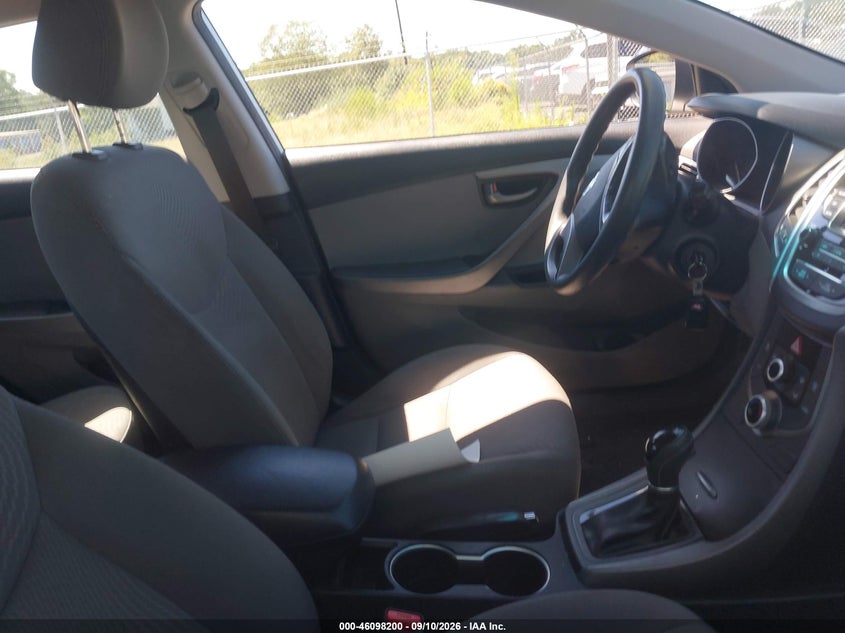 2016 HYUNDAI ELANTRA auction photo 5