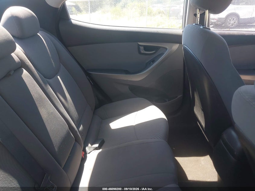 2016 HYUNDAI ELANTRA auction photo 8