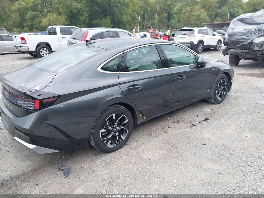 2025 HYUNDAI SONATA auction photo 4