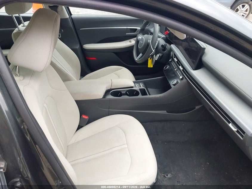2025 HYUNDAI SONATA auction photo 5