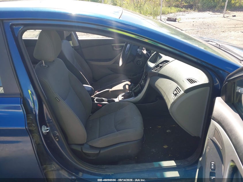 2015 HYUNDAI ELANTRA auction photo 5
