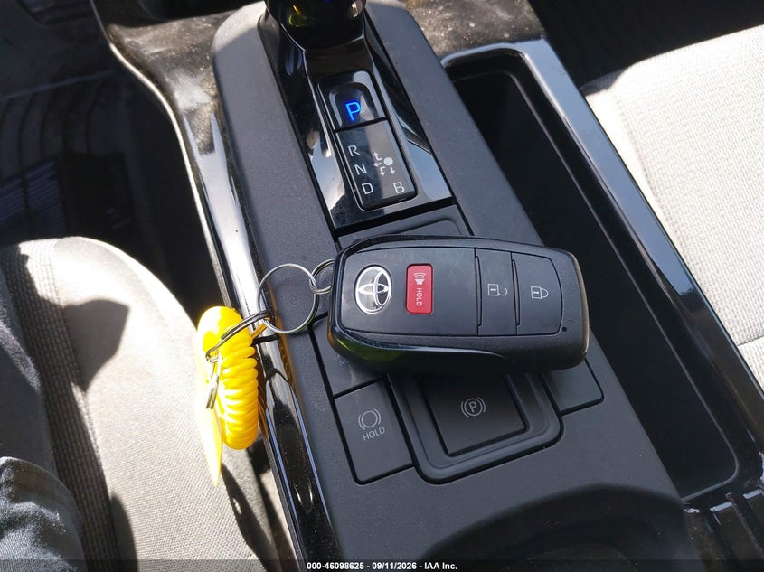 TOYOTA PRIUS - zdjęcie 11