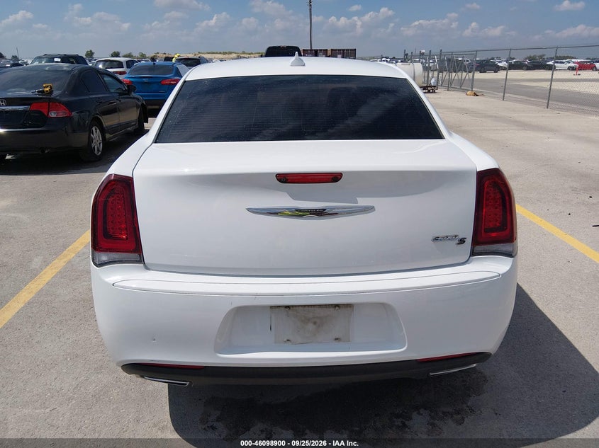 Фото 16 - CHRYSLER 300