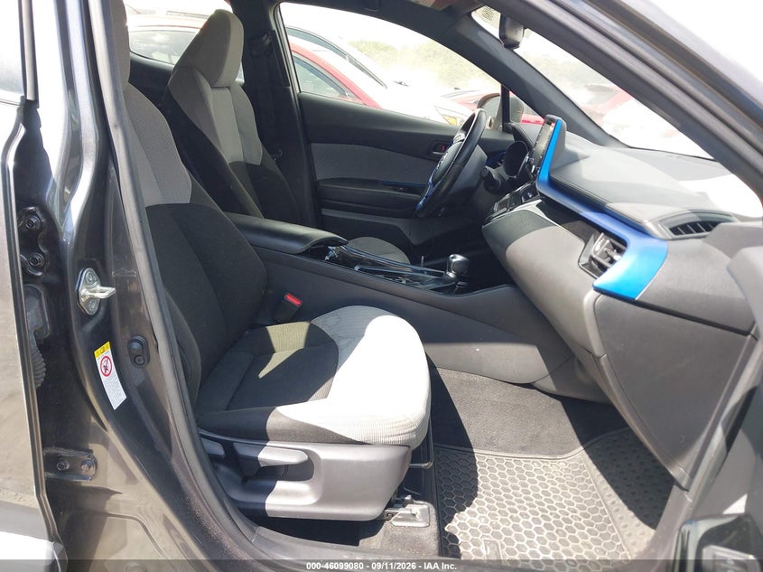 2019 TOYOTA C-HR auction photo 5