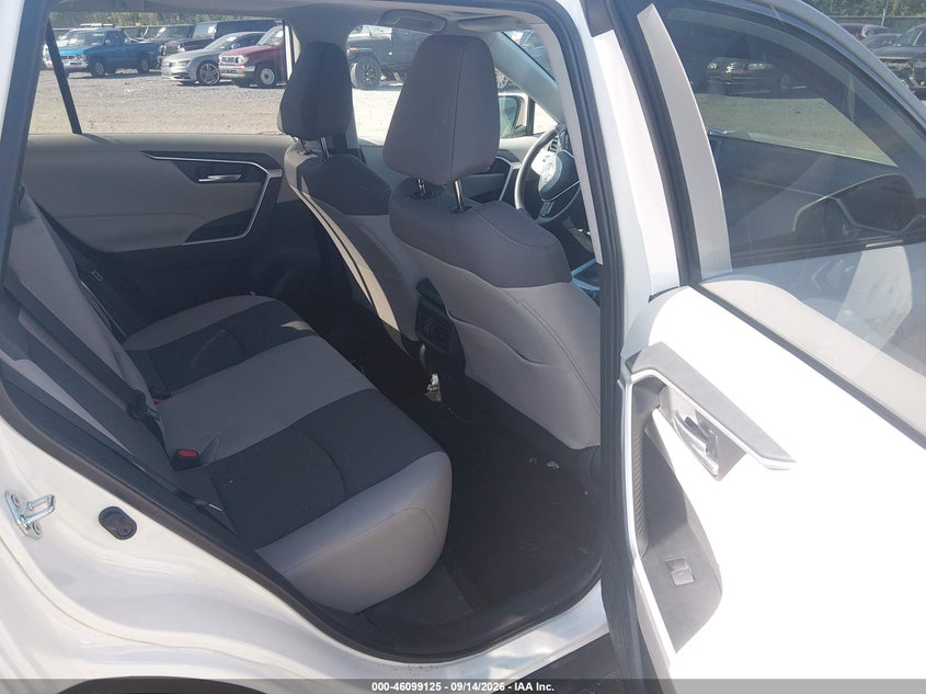 TOYOTA RAV4 - zdjęcie 8
